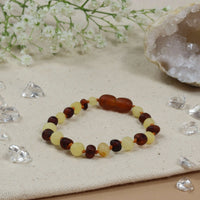Barnsteen armband baby/peuter cognac - milk unpolished