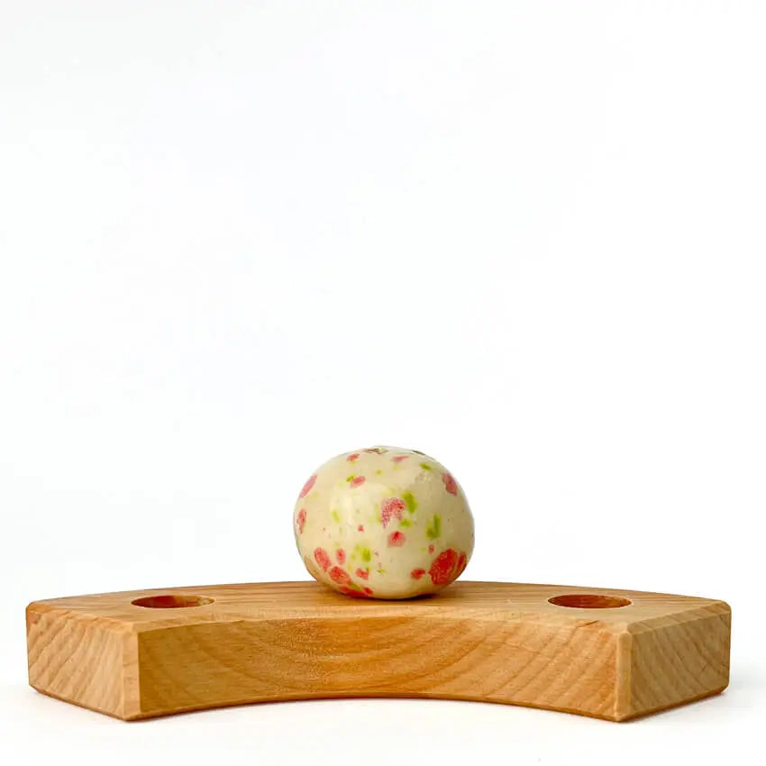 Bolvaasje wit met roze en groen steker
