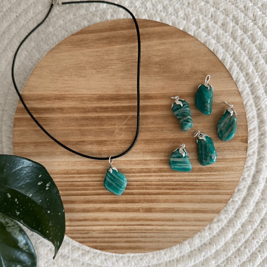 Amazoniet edelsteen hanger – Kalmte & Communicatie